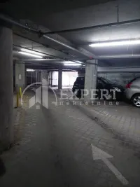 Garaža, Centar — fotografija 1