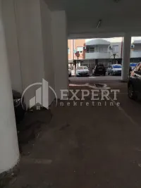 Garaža, Centar — fotografija 1