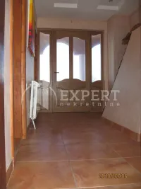 Kuća, Kamenica — fotografija 24