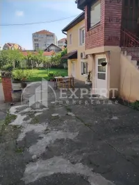 Kuća, Crveni pevac — fotografija 1