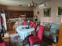 Kuća, Crveni pevac — fotografija 12