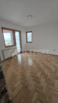 Poslovni prostor, Ledena stena — fotografija 3