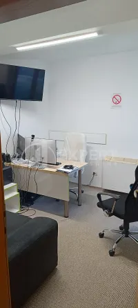 Poslovni prostor, Crveni pevac — fotografija 3