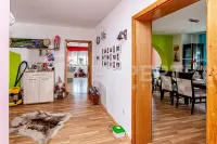 Kuća, Novo selo — fotografija 6