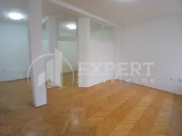 Poslovni prostor, Crveni pevac — fotografija 2