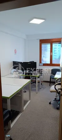 Poslovni prostor, Crveni pevac — fotografija 2