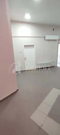 Poslovni prostor, Crveni Krst — fotografija 3