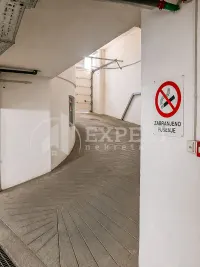 Garaža, Centar — fotografija 2
