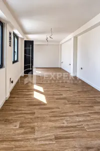 Poslovni prostor, Čair — fotografija 1