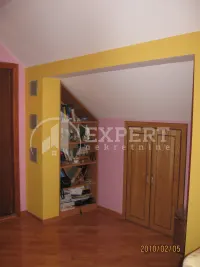 Kuća, Kamenica — fotografija 21
