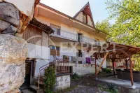 Kuća, Ostrovica — fotografija 1