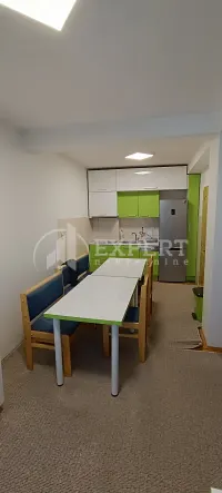 Poslovni prostor, Crveni pevac — fotografija 6
